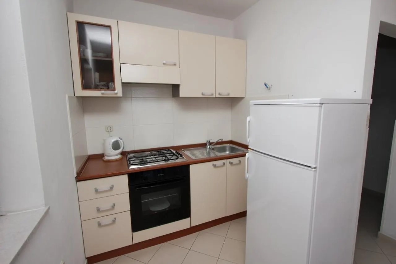 Guest house Apartments Elia Mandre Croatia