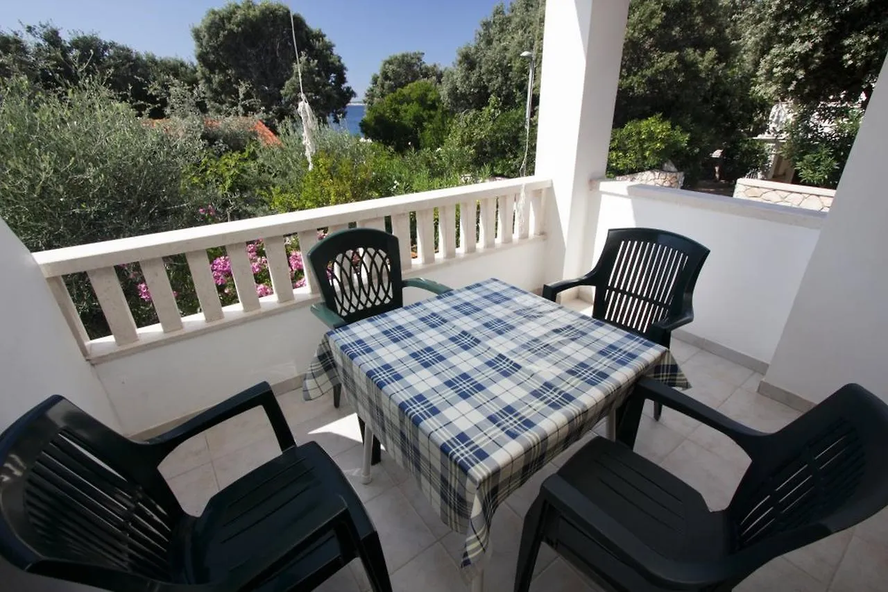 Apartments Elia Mandre