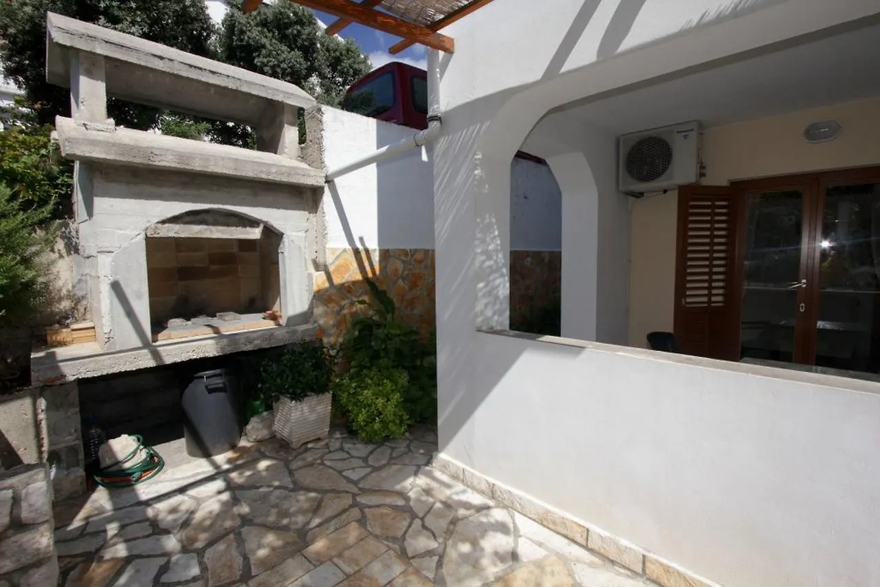 Apartments Elia Mandre Guest house