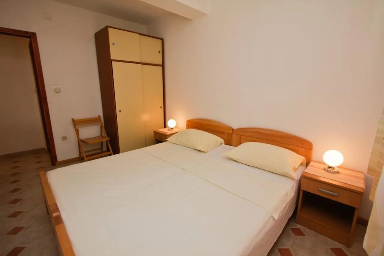 Guest house Apartments Elia Mandre Croatia