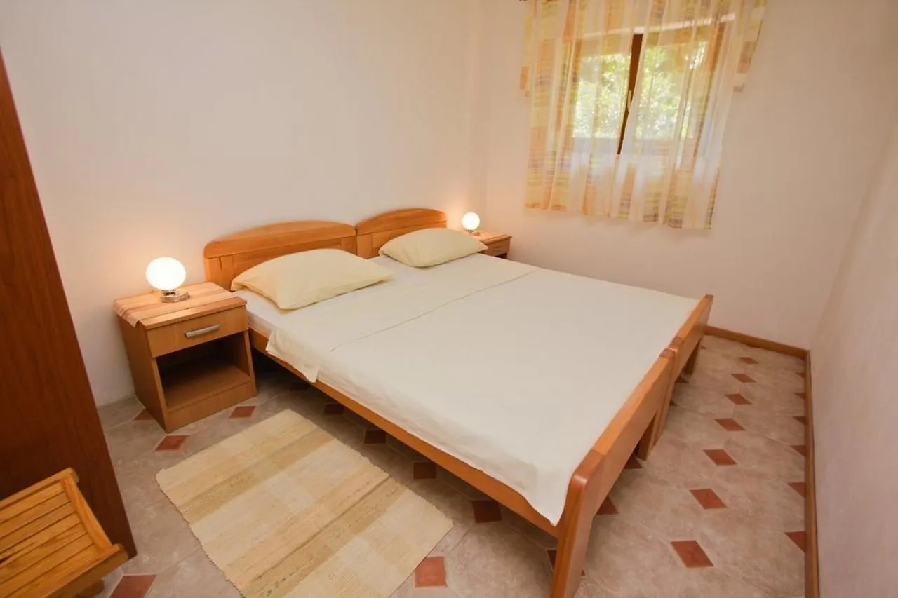 Apartments Elia Mandre