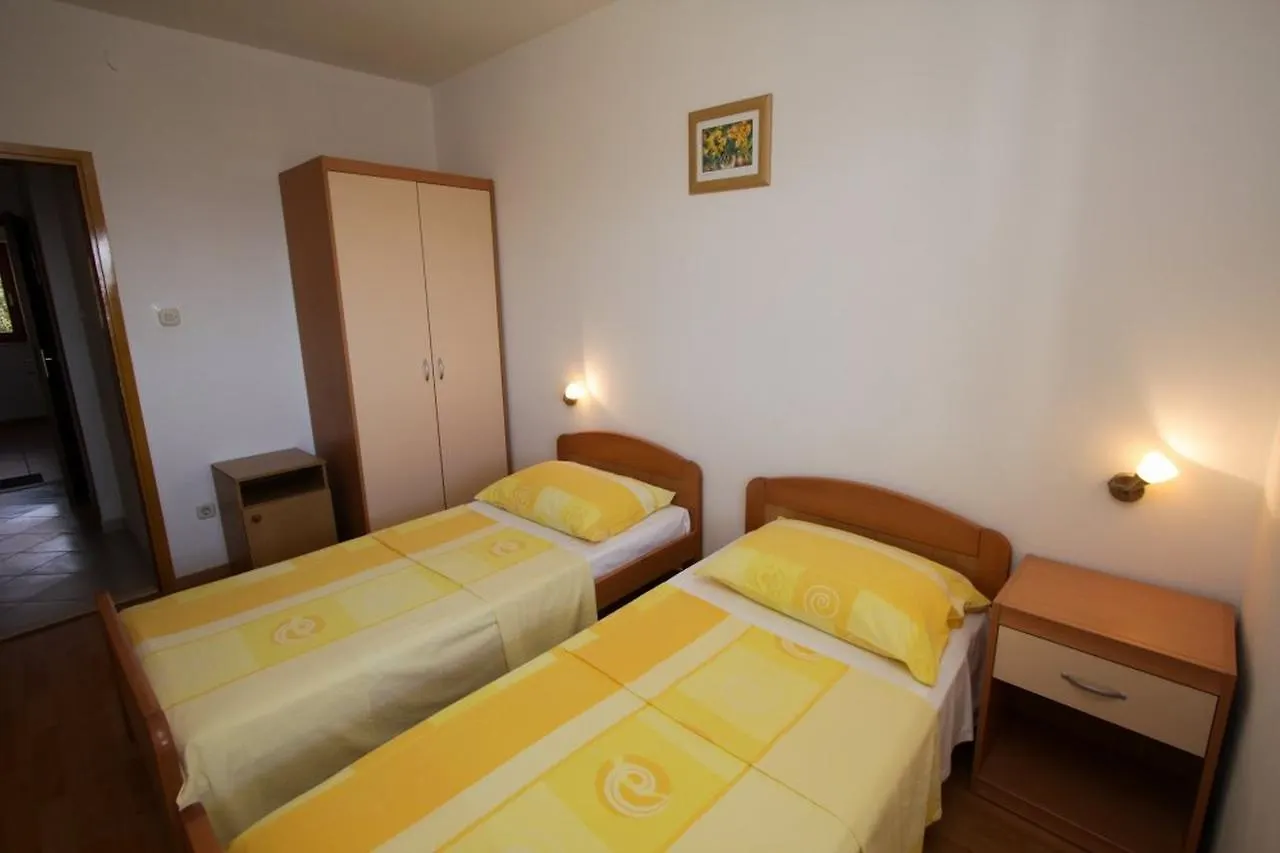 Apartments Elia Mandre Guest house