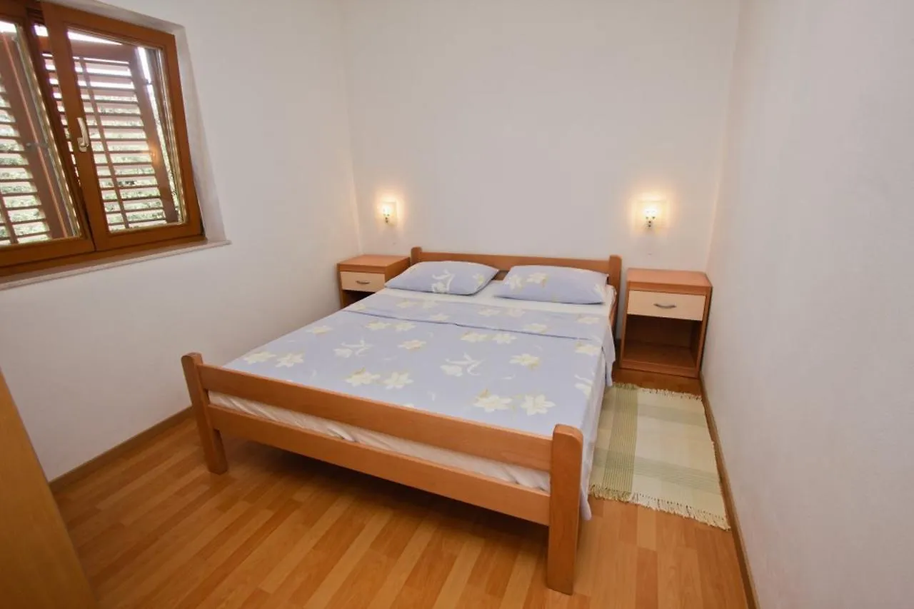 Guest house Apartments Elia Mandre